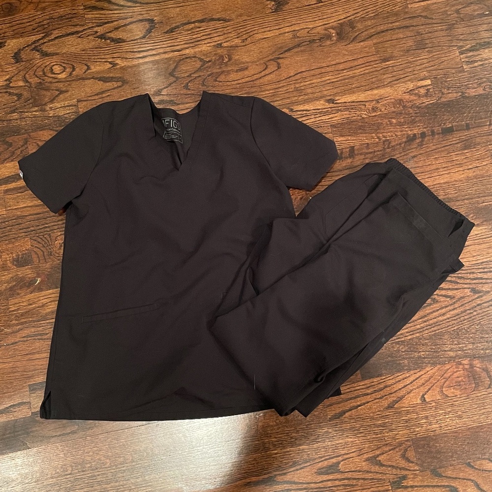 Figs set (Casma 3 pocket top & Yola skinny pant)